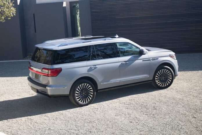 2021_lincoln_navigator_4dr-suv_black-label2