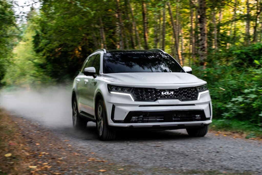 EE.UU. Kia da a conocer las características y precio del Sorento híbrido enchufable (PHEV) del 2024