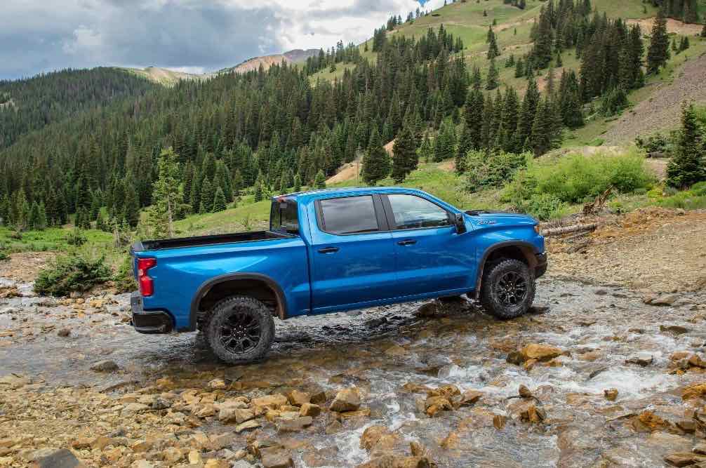 2024-chevrolet-silverado-zr2-02-1