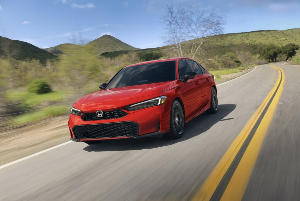 El nuevo Honda Civic 2025 obtiene potentes versiones híbridas, un estilo más deportivo y tecnología mejorada