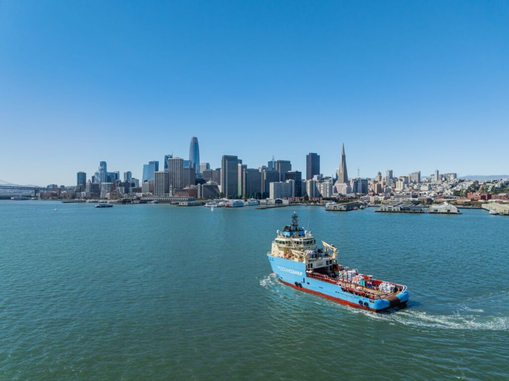 Kia y The Ocean Cleanup celebran los logros de la asociación y trazan el futuro para limpiar la Gran Isla de Basura del Pacífico