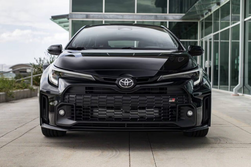 Prueba: Toyota GR Corolla del 2025, un pequeño auto de altas prestaciones