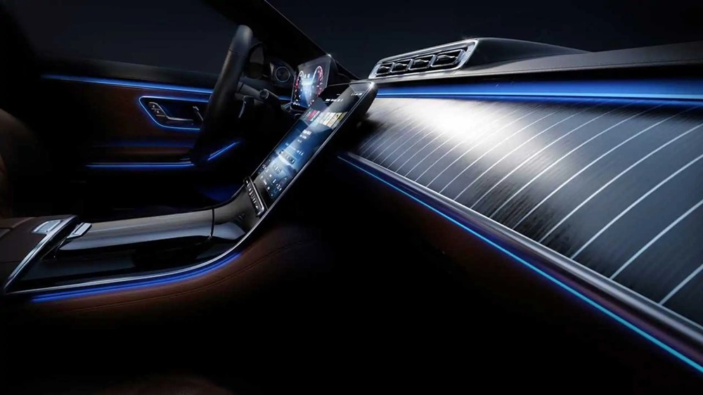 Luces que guían el camino: Los 5 autos con la mejor iluminación interior para noches de conducción