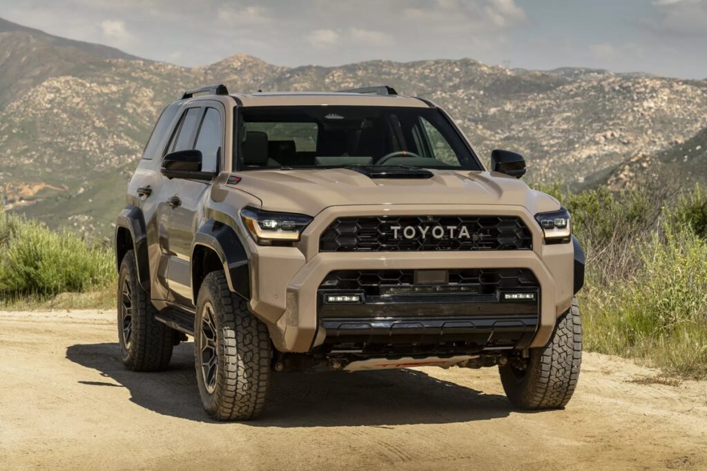 Los 5 SUVs medianos con mejor valor de reventa del 2026