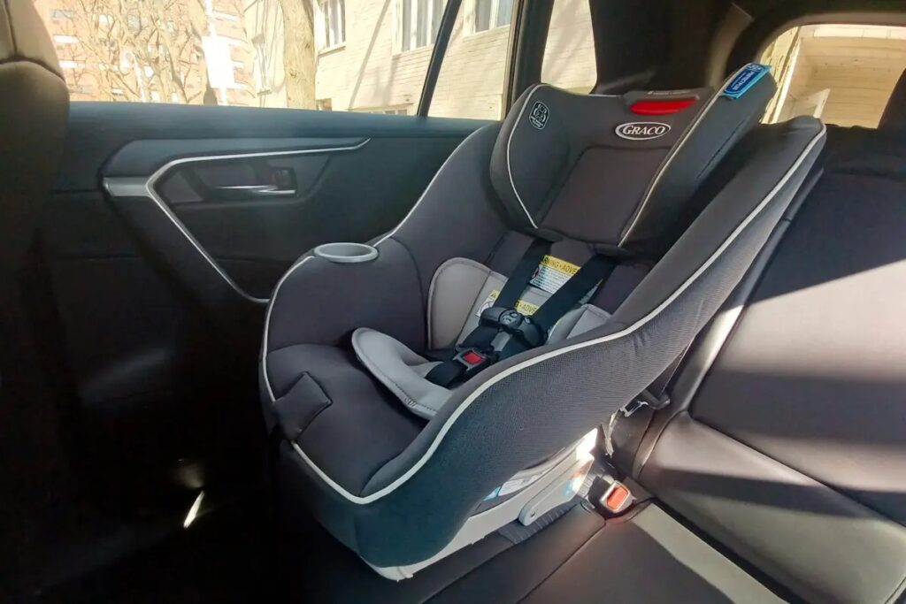 Los 5 SUVs compactos del 2026 ideales para familias con niños pequeños