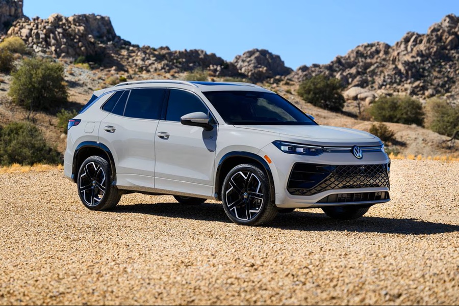 El Volkswagen Tiguan SEL R-Line Turbo del 2026, es galardonado entre 10 los mejores interiores