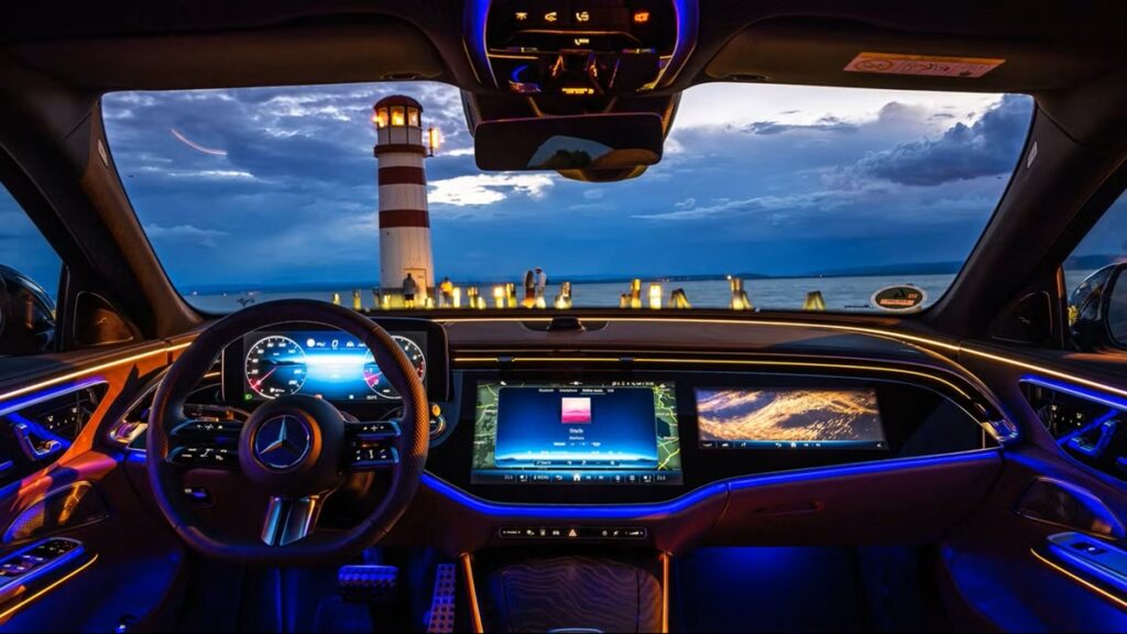 Los 5 autos del 2026 con mejor iluminación de cabina y pantallas para manejo nocturno